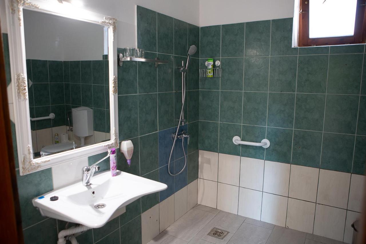 Hunyadi Panzio-Apartman Мако Экстерьер фото